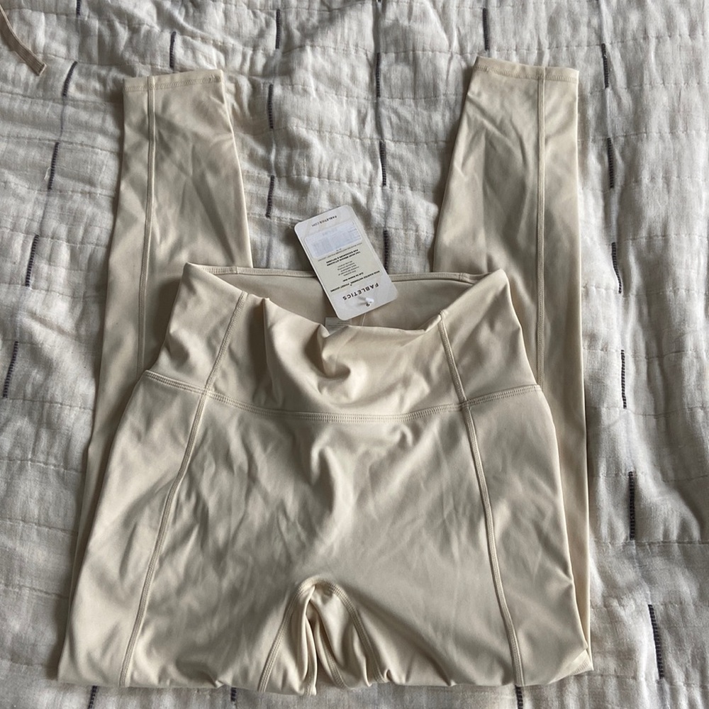 NWT Fabletics 365 motion legging size medium